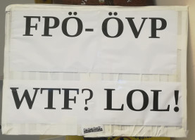 Foto eines Demo-Schildes mit der Aufschrift "FPÖ-ÖVP // WTF? LOL!"