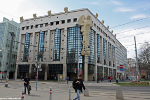 Ein Foto vom Hauptstandort der Unibibliothek an der TU Wien. Die "Galionsfigur", eine sehr längliche Eule, ist gut erkennbar.